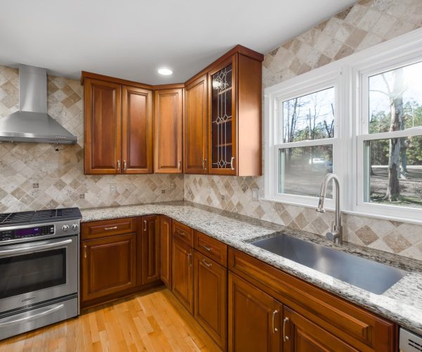 canva-cupboards-in-kitchen-MAE1QBH0m44
